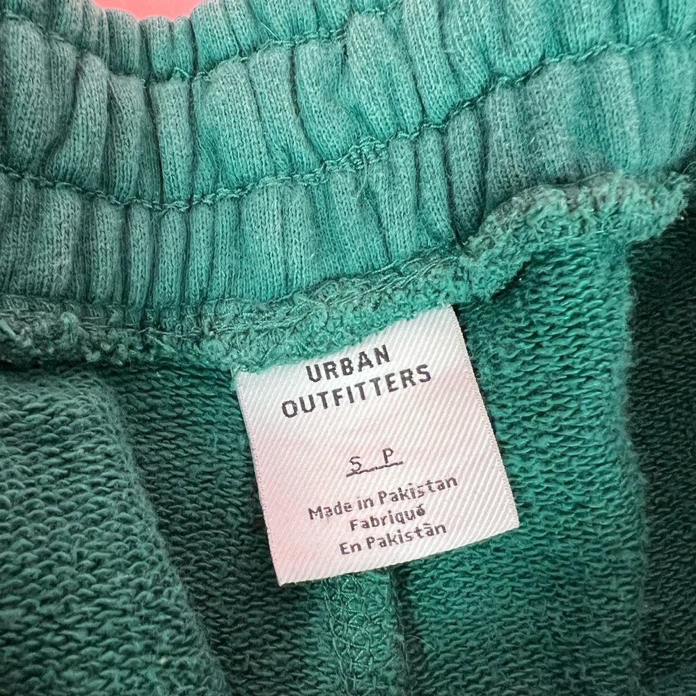 ❌SOLD❌ Urban Outfitters Green Sweatpant Shorts - Picture 5 of 5